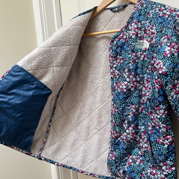 The North Face Penelope Sherpa Quilted Floral Jacket - Picture 3 of 13